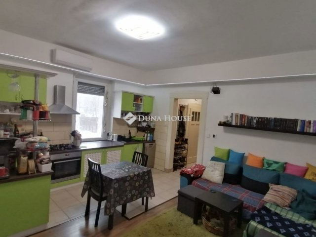 Eladó téglalakás, Budapesten, XV. kerületben 82.9 M Ft, 3 szobás