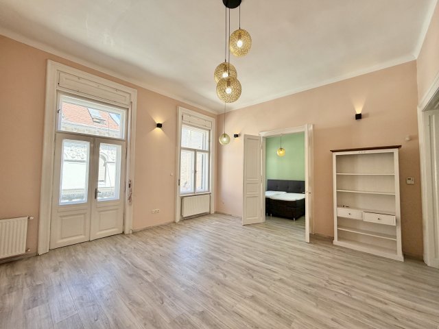 Kiadó téglalakás, albérlet, VI. kerületben, Hajós utcában