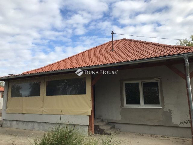 Eladó családi ház, Besnyőn 53.4 M Ft, 3 szobás