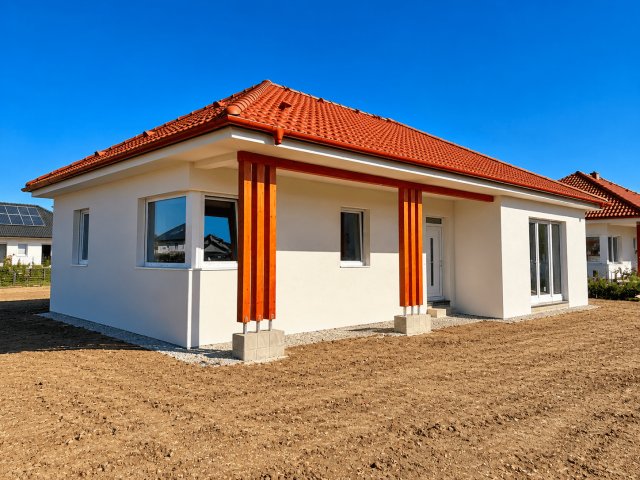 Eladó családi ház, Veszprémben 108 M Ft, 4 szobás