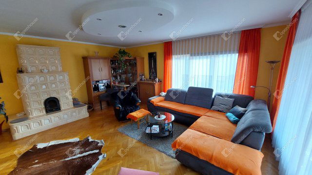 Eladó családi ház, Tatabányán 169.9 M Ft, 7 szobás