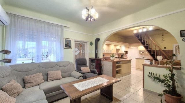 Eladó családi ház, Lajosmizsén 66.9 M Ft, 5 szobás