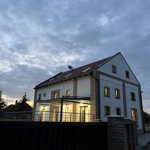 Eladó családi ház, Géderlakon 248 M Ft, 8 szobás