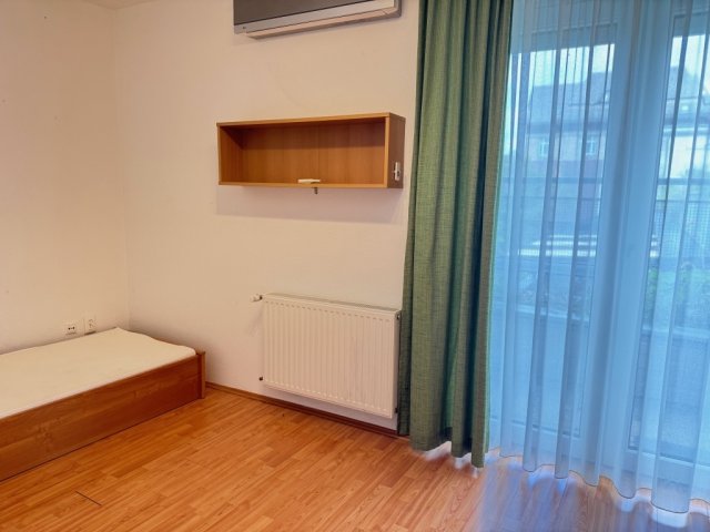 Eladó téglalakás, Debrecenben 95 M Ft, 4 szobás