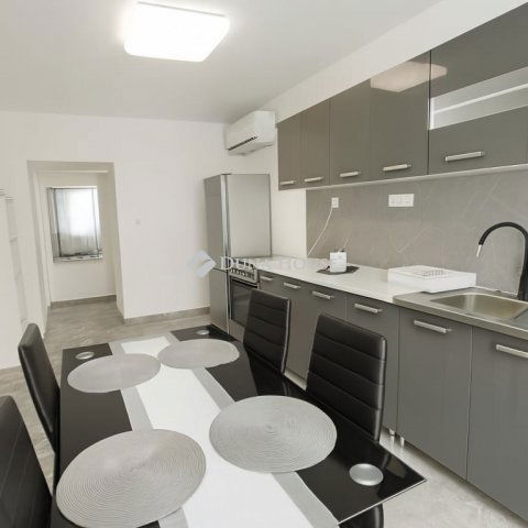 Eladó családi ház, Kecskeméten 32 M Ft, 2 szobás