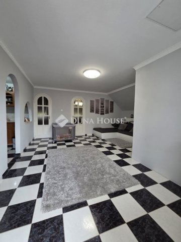 Eladó téglalakás, Abonyban 28 M Ft, 3 szobás