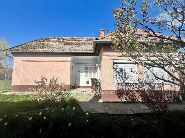 Eladó családi ház, Jászapátiban 8.5 M Ft, 2 szobás
