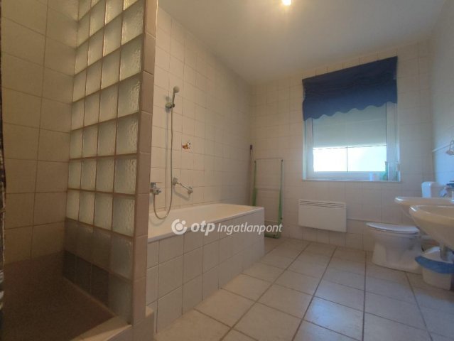 Eladó családi ház, Hajdúszoboszlón 175 M Ft, 5+3 szobás