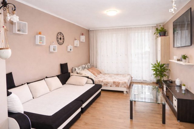 Eladó panellakás, Tatabányán 41.2 M Ft, 2 szobás