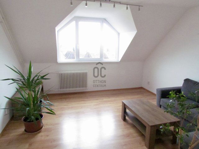 Kiadó panellakás, albérlet, Debrecenben 210 E Ft / hó, 3 szobás