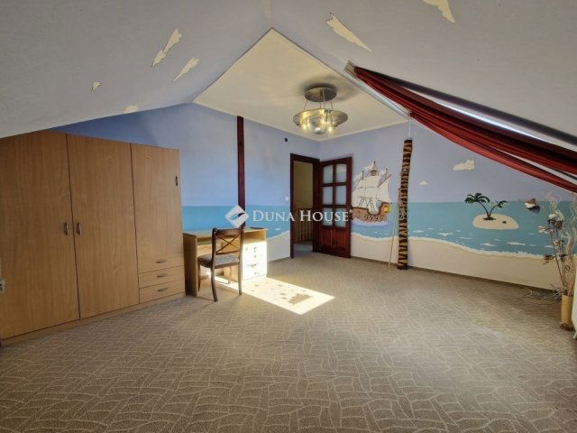 Eladó családi ház, Baján 77.9 M Ft, 6 szobás