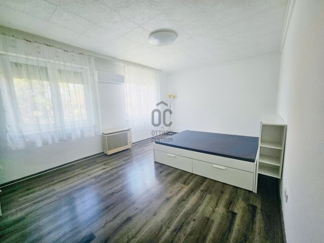 Eladó családi ház, Cegléden 105 M Ft, 4 szobás