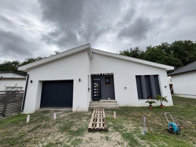 Eladó családi ház, Kecskeméten 159.9 M Ft, 4 szobás