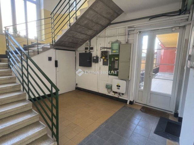 Eladó téglalakás, Székesfehérvárott 71.9 M Ft, 3 szobás