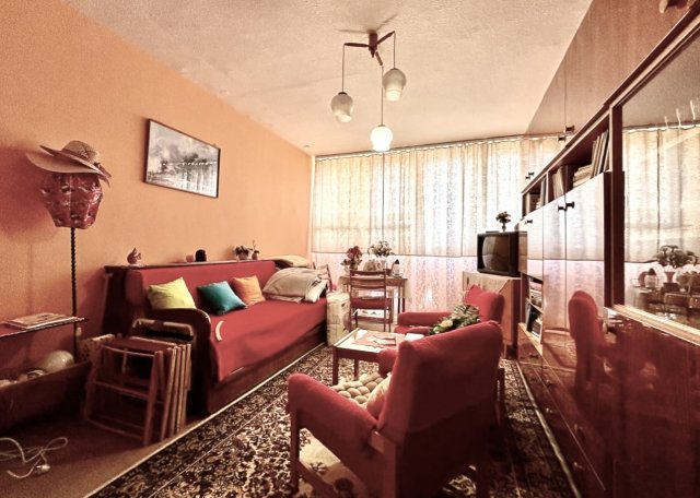 Eladó panellakás, Hatvanban 9.5 M Ft, 2 szobás