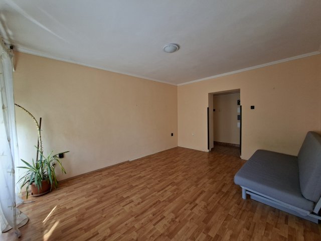 Eladó téglalakás, Egerben 49.9 M Ft, 2 szobás