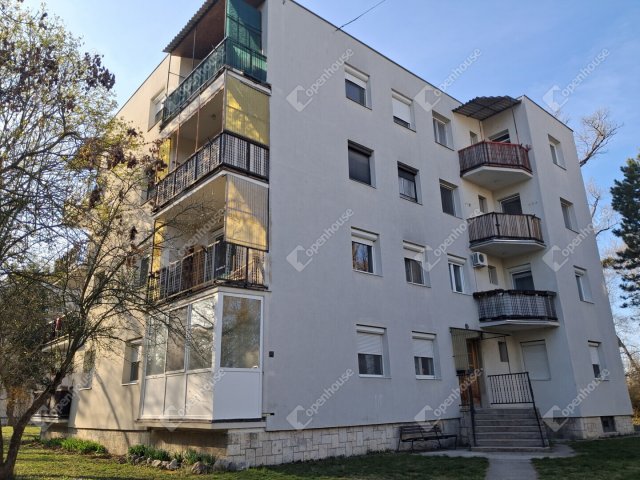 Eladó téglalakás, Almásfüzitőn 34.9 M Ft, 3 szobás