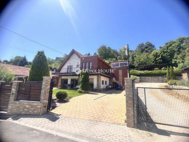 Eladó családi ház, Balatonalmádiban 264.9 M Ft, 6 szobás