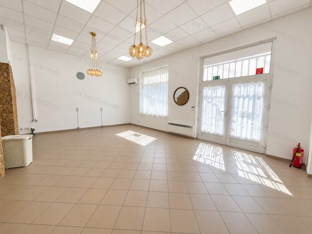 Eladó üzlethelyiség, Oroszlányban 51 M Ft, 2 szobás