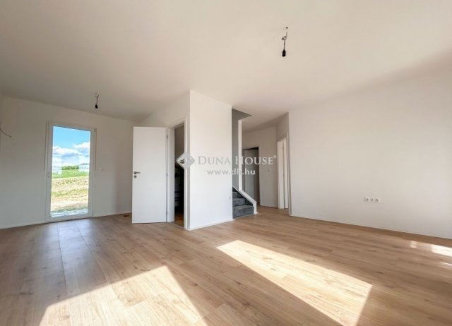 Eladó családi ház, Hosszúhetényen 77.9 M Ft, 4 szobás