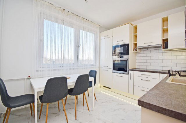 Eladó panellakás, Debrecenben 83.9 M Ft, 4 szobás