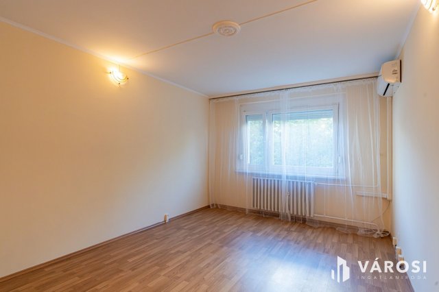 Eladó panellakás, Szegeden 45.9 M Ft, 2 szobás