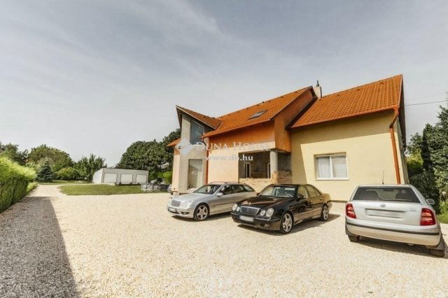 Eladó családi ház, Kőszárhegyen 120 M Ft, 8 szobás