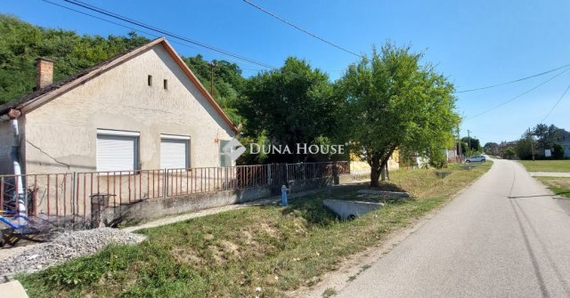Eladó családi ház, Csikóstőttősön 7.9 M Ft, 2 szobás