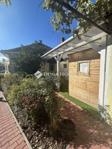 Eladó családi ház, Vecsésen 109 M Ft, 3 szobás