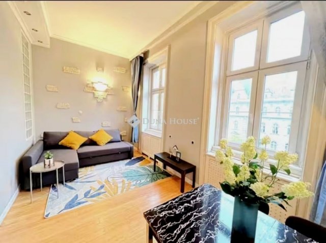 Eladó téglalakás, Budapesten, VI. kerületben 79 M Ft, 2 szobás