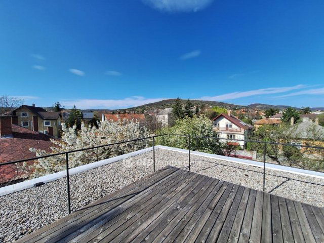 Eladó családi ház, Balatonfüreden 239 M Ft, 5 szobás