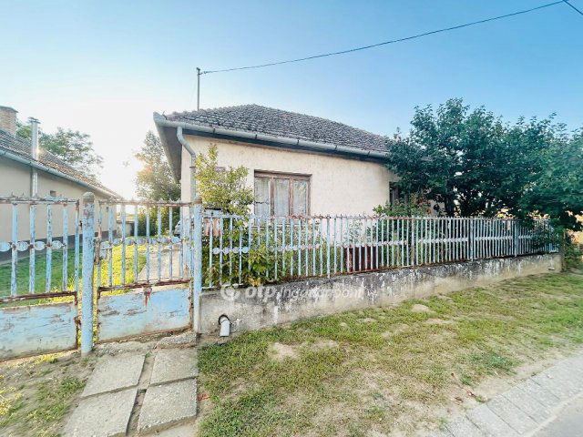 Eladó családi ház, Gávavencsellőn 8.5 M Ft, 2 szobás