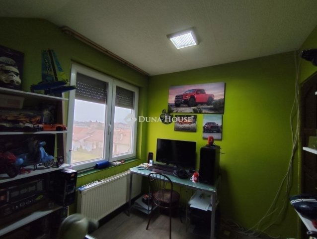 Eladó családi ház, Dunaharasztin 109.9 M Ft, 7 szobás