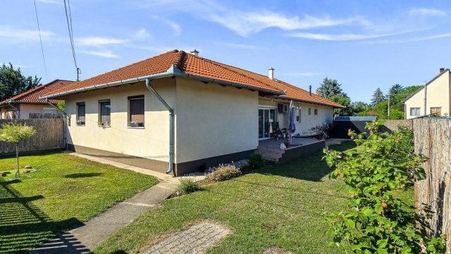 Eladó ikerház, Szigethalmon 69.99 M Ft, 4 szobás