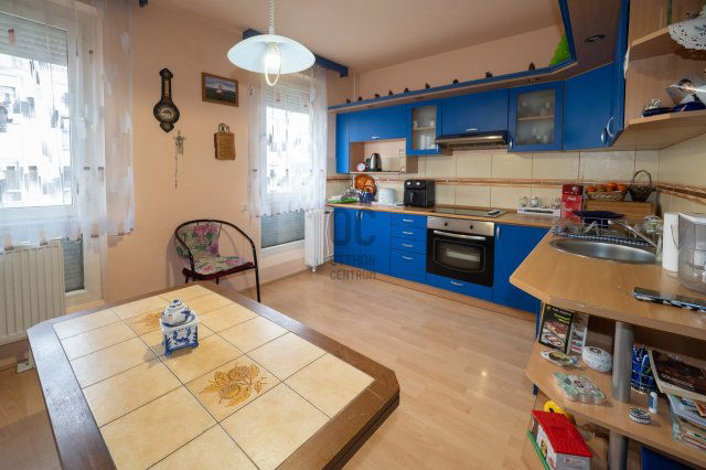 Eladó panellakás, Komlón, Cserma utcában 26.5 M Ft, 2 szobás