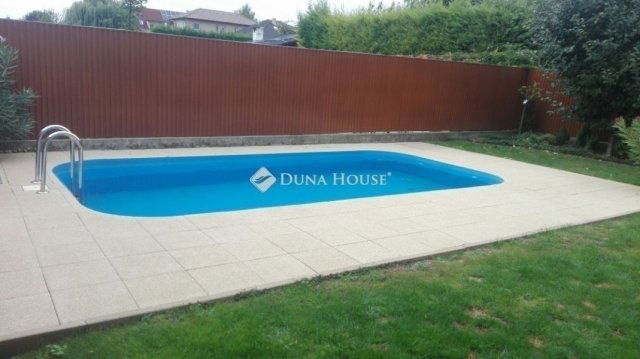 Eladó ikerház, Nagytarcsán 169.9 M Ft, 5 szobás