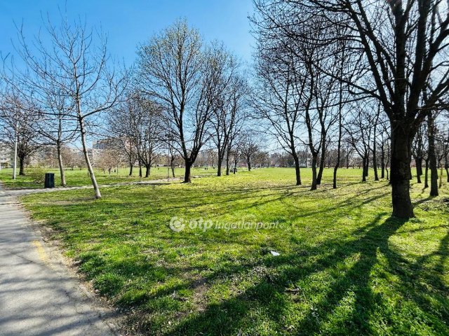 Eladó panellakás, Debrecenben 63.9 M Ft, 1+2 szobás