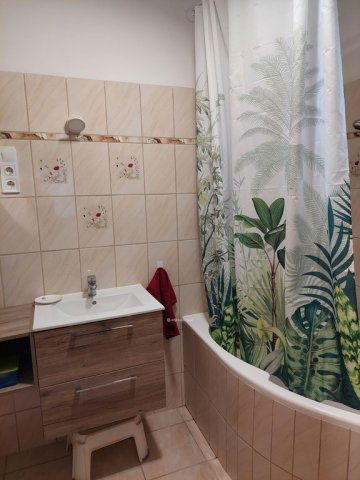 Eladó családi ház, Bakonyszentlászlón 75 M Ft, 4 szobás