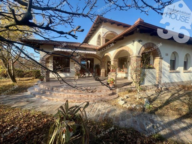 Eladó családi ház, Felsőlajoson 100 M Ft, 4 szobás