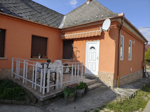 Eladó családi ház, Zalakaroson 94.99 M Ft, 5 szobás