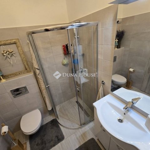Eladó téglalakás, Lajosmizsén 80 M Ft, 4 szobás