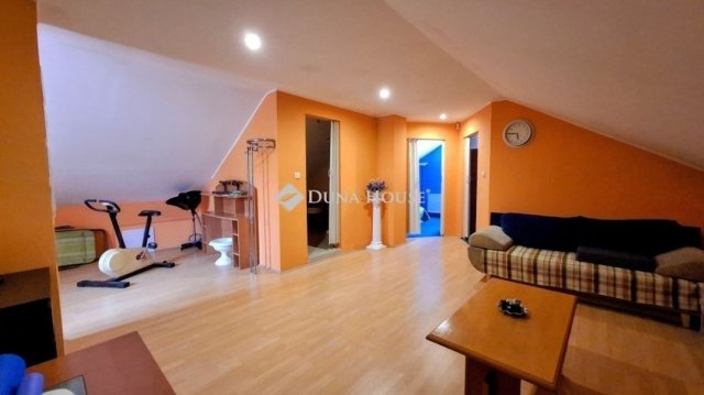 Eladó családi ház, Vácegresen 97.9 M Ft, 5 szobás