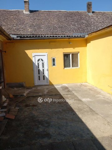 Eladó családi ház, Dunaszekcsőn 12 M Ft, 3 szobás