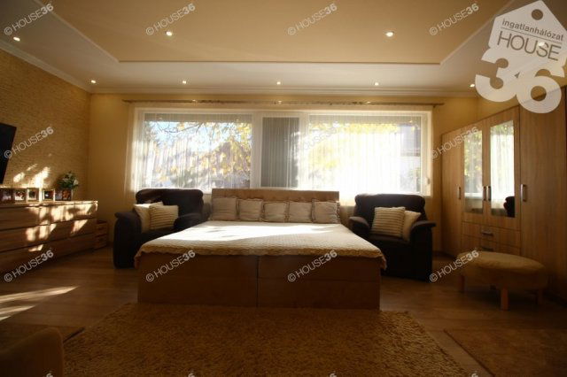 Eladó családi ház, Kiskunhalason 73.9 M Ft, 4 szobás