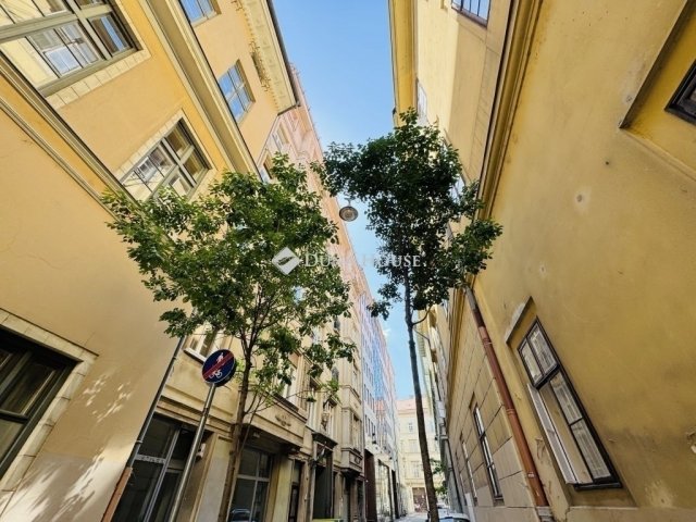 Eladó téglalakás, Budapesten, V. kerületben 119 M Ft, 3 szobás