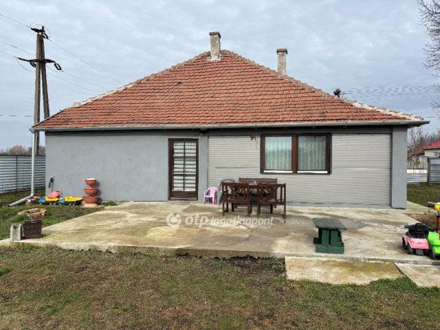 Eladó családi ház, Vésztőn 19.75 M Ft, 2 szobás