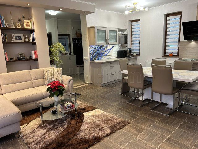 Eladó családi ház, Siófokon 159.999 M Ft, 5 szobás