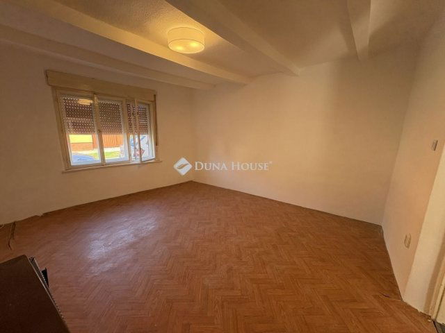 Eladó családi ház, Jászberényben 16.5 M Ft, 1 szobás