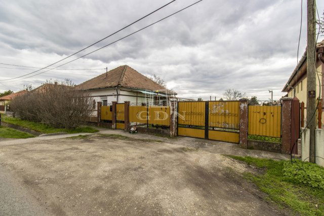 Eladó családi ház, Tóalmáson 30 M Ft, 2 szobás