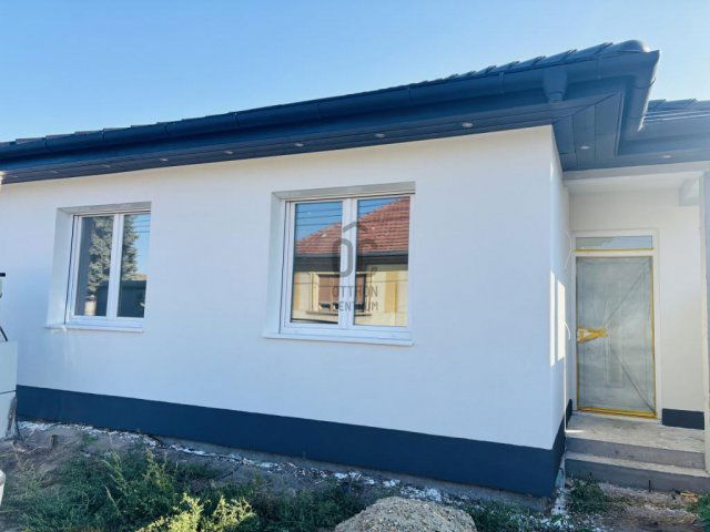 Eladó téglalakás, Cegléden 63.5 M Ft, 4 szobás